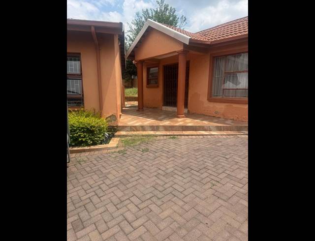 4 BEDROOM HOUSE FOR SALE IN ELANDSPARK